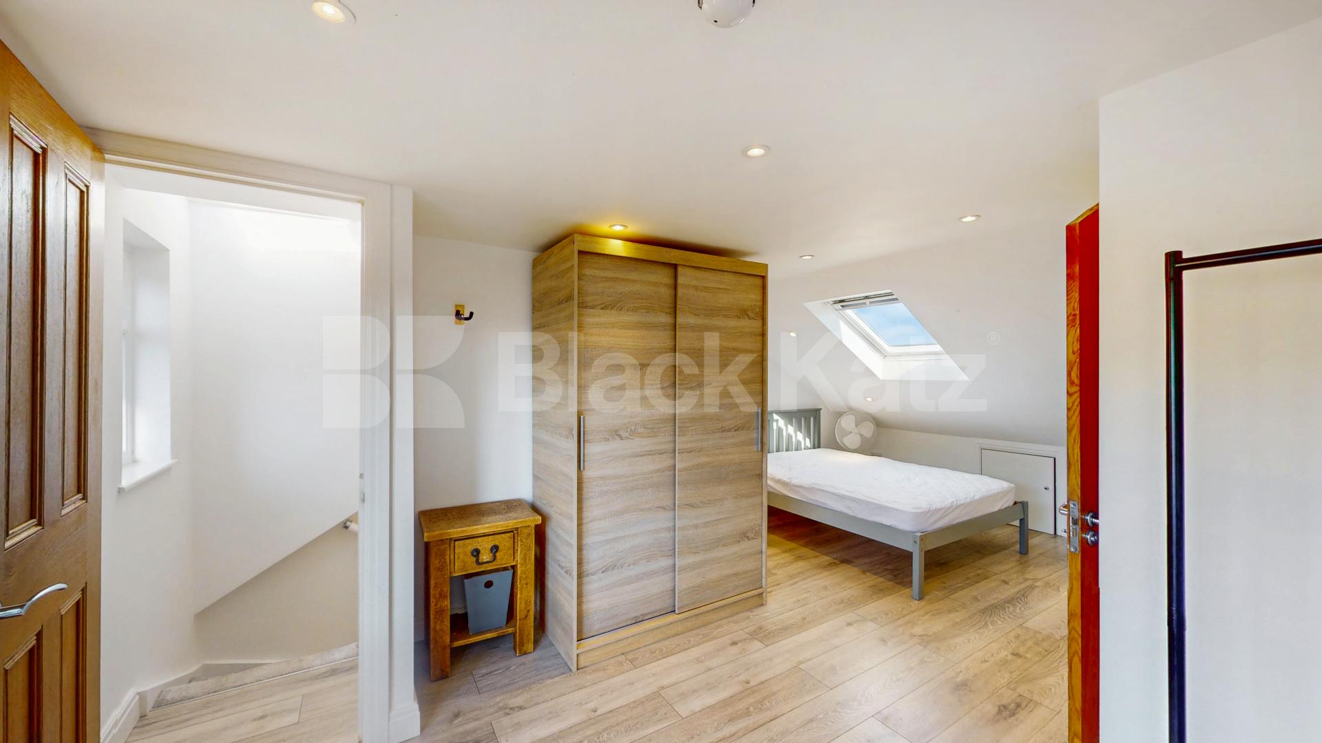 Elegant & Expansive Six Bed 4 Bath Residence with Private Garden in Holloway Mayton Street, Holloway